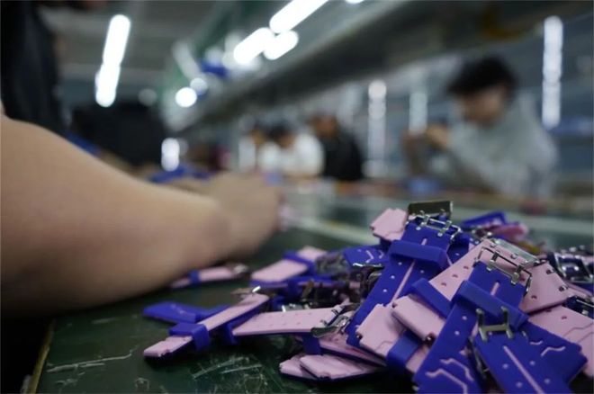 產(chǎn)業(yè)帶工廠雙11大集結(jié)，“江西打工妹”上淘特掘金智能手表